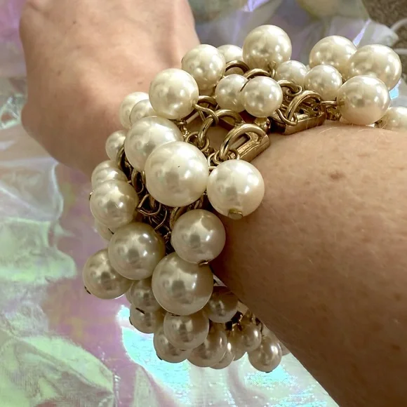 Chunky Elegant Gold and Pearl Cuff Bracelet - NWOT - Picture 4 of 5